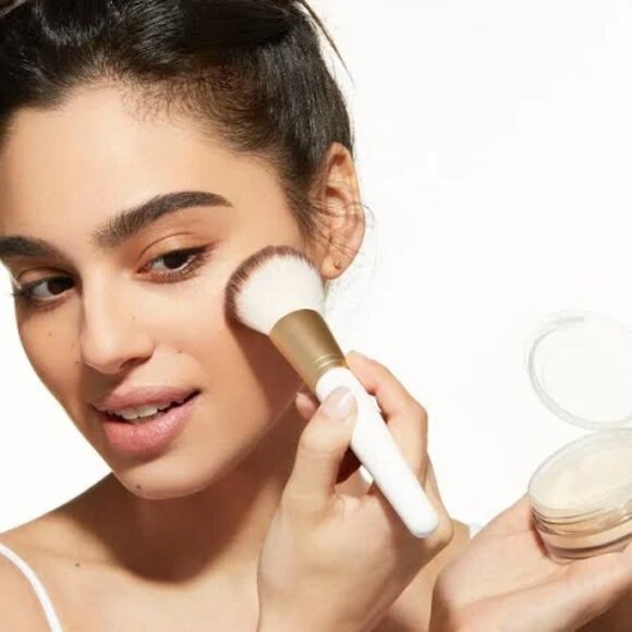 RARE BEAUTY FIND COMFORT HYDRATING HAND CREAM - Picture 6 of 7